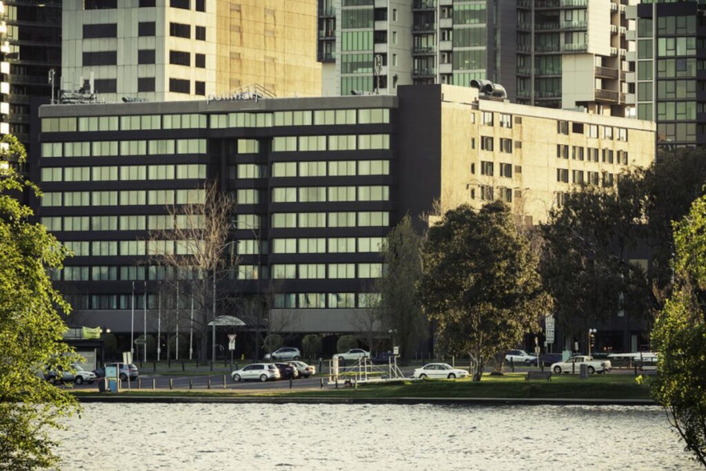 know about Mercure Melbourne Albert Park